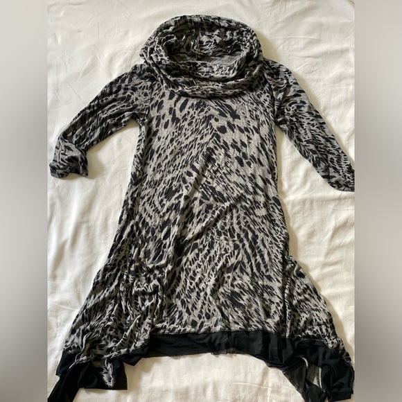 Cupio Black and Gray Animal Print hankerchief Tunic - Picture 1 of 8